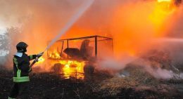 incendio stalla vigili fuoco