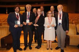 il-professor-vigevano-con-il-premio-internazionale-per-gli-studi-sullepilessia-2