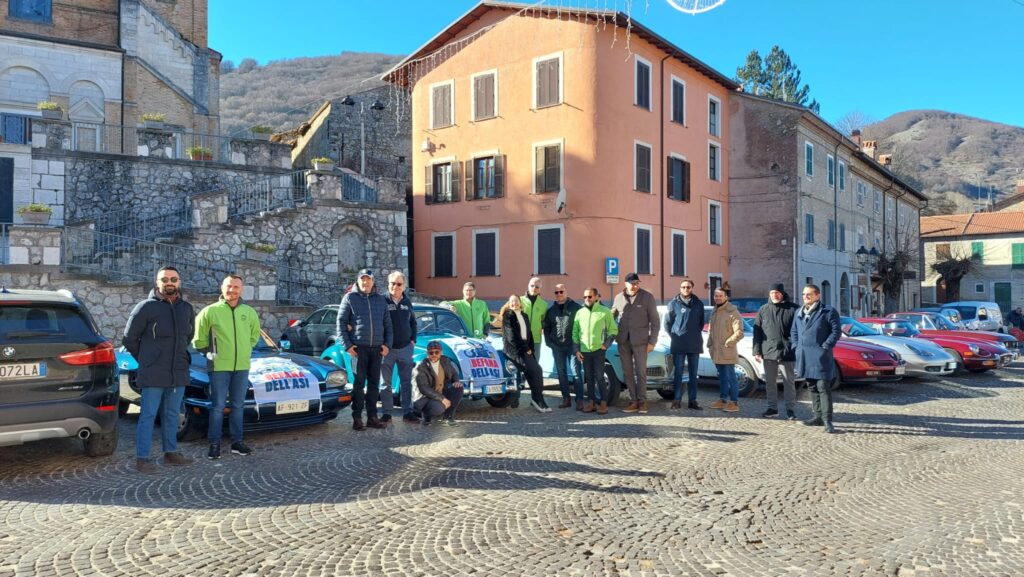 La Befana Dell Abruzzo Drivers Club Porta Doni Alla Casa Famiglia Del