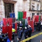Manifestanti a Roma contro la chiusura della Micron 9