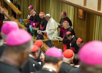 epa04435758 A handout picture provided by the Vatican newspaper L'Osservatore Romano on 07 October 2014 shows Pope Francis (C) leading the extraordinary Synod of bishops on family, at the Vatican, 06 October 2014. Catholic bishops were coming together for a two-week Synod in order to discuss church stances on family-related issues such as marriage, divorce, homosexuality, contraceptives and premarital sex.  EPA/L'OSSERVATORE ROMANO/HANDOUT  HANDOUT EDITORIAL USE ONLY/NO SALES