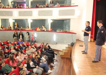 Lezione contro il bullismo al Teatro Talia