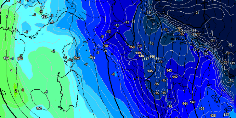 Nel modello GFS in figura, i valori ad 850 hpa previsti per Sabato mattina. Punte di - 14°c ad 850 hpa, quindi farà molto molto freddo