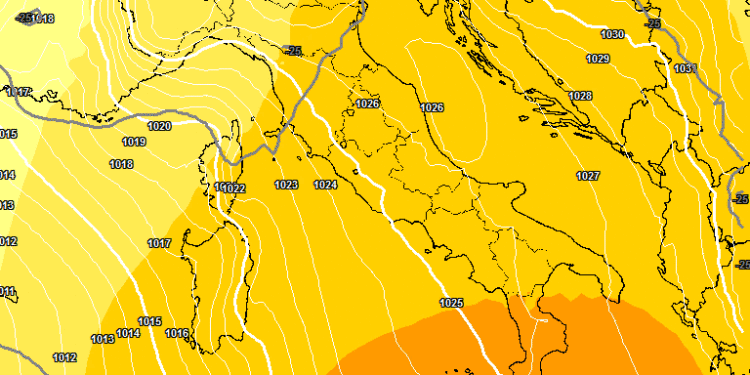 Nella figura il modello GFS prevede venti da sud e tempo tra poco nuvoloso e variabile per Domenica mattina sulla penisola Italiana ed anche sulla Marsica