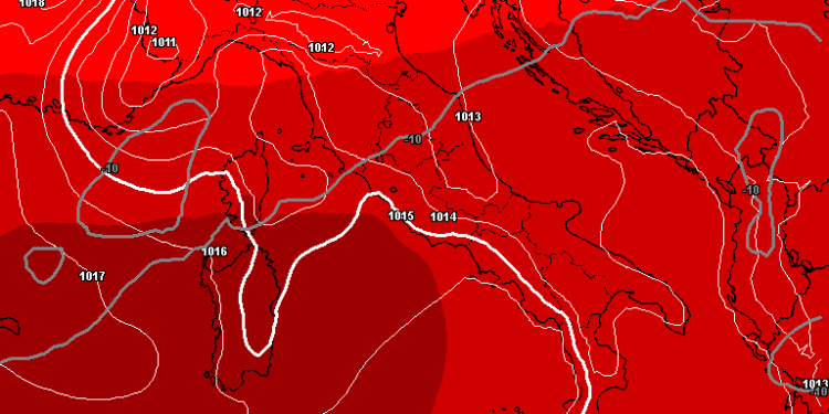 La situazione a 500hpa prevista da GFS nella giornata di Domenica 25 Giugno. Geopotenziali elevati ( DAM 588 / 592) e quindi bel tempo a parte qualche veloce rovescio nella zona del Parco Nazionale d'Abruzzo