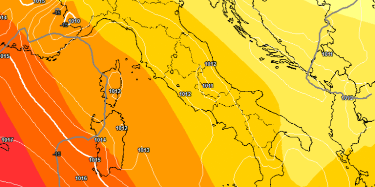 In figura la situazione a 500hpa sull'Italia nella giornata di Domenica. Tempo discreto sulla Marsica, ma tutto sommato non male e non freddo. Venti da sud-ovest.