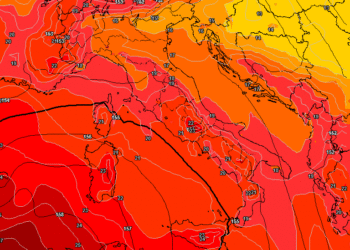 Ecco la situazione prevista ad 850 hpa sull'Italia prevista da GFS per le ore centrali di Domenica 15 Luglio. Sulla Marsica valori fino a circa 23°c, pertanto si toccheranno ed anche passeranno i 30°c anche in zone come Pescasseroli ad esempio.