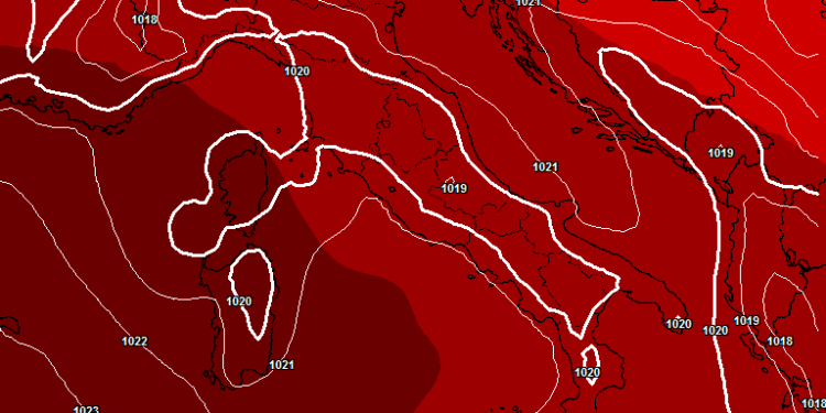 La situazione a 500 hpa sull'Italia nella giornata di Domenica 23. Geopotenziali elevati anche sul territorio Marsicano e pertanto avremo cielo poco nuvoloso e temperature in leggero aumento.