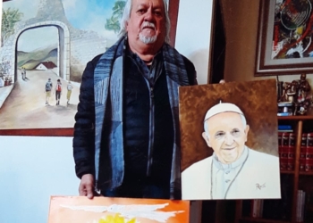 IL PITTORE MARIO ZARINI CON I DUE QUADRI DONATI ALLA SANTA SEDE