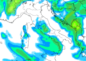 La possibile situazione per la notte tra Lunedì e Martedì. Al momento il modello GFS vede delle precipitazioni, che potranno assumere carattere nevoso sui rilievi intorno al fucino a quote intorno ai 1000 m.