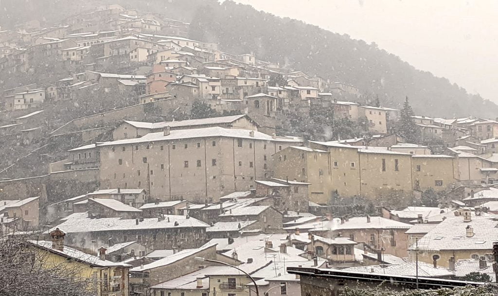 Prima Neve Nei Centri Abitati Della Marsica, Risveglio Tra Scenari ...