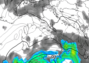 La situazione delle correnti, nuvolosità e precipitazioni per le ore centrali della giornata di Domenica. Sulla Marsica poche nubi e clima piuttosto freddo.