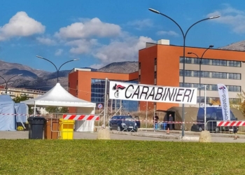 Postazione tamponi carabinieri avezzano