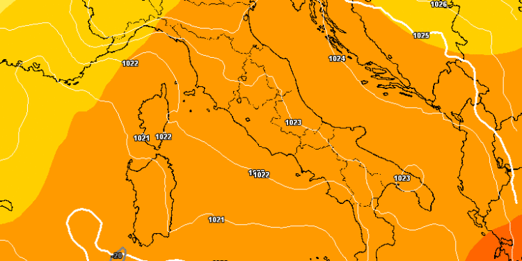 I geopotenziali previsti per Domenica 20 Dicembre sull'Italia. Tempo quindi anticiclonico anche sul territorio marsicano. Brinate al mattino e possibilità di banchi di nebbia nel Fucino e nelle vallate minori.