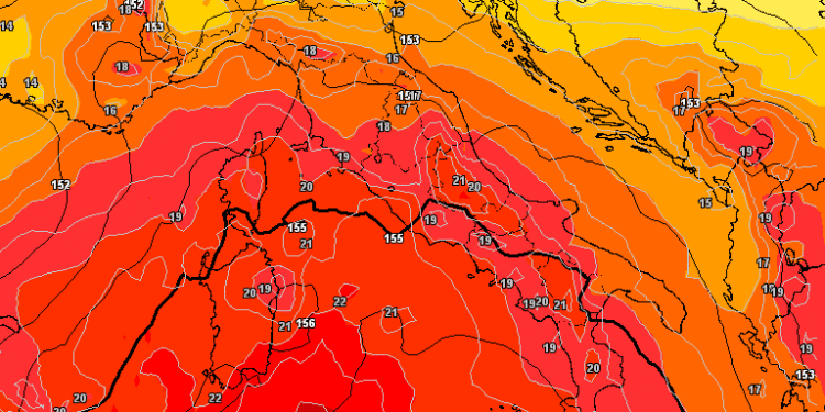 La possibile situazione ad 850 hpa sull Italia Venerdì 17 Settembre. Sulla Marsica si potranno toccare i 22°c alla quota di circa 1500 m in libera atmosfera.