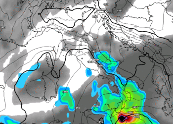 La situazione dei fenomeni, nuvolosità e correnti, per le ore 14:00 di Mercoledì secondo GFS. Saranno possibili dei rovesci specie sui settori orientali marsicani ed un lieve calo delle temperature.