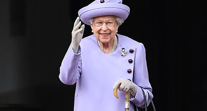 (FILES) In this file photo taken on June 28, 2022 Britain's Queen Elizabeth II waves as she attends an Armed Forces Act of Loyalty Parade at the Palace of Holyroodhouse in Edinburgh, Scotland. - The doctors of Queen Elizabeth II, 96, are "concerned" about her health and "have recommended that she be placed under medical supervision" at her castle in Balmoral, Scotland, Buckingham Palace said on September 8, 2022. "Following a further assessment this morning, the Queen's doctors are concerned for Her Majesty's health and have recommended that she remains under medical supervision. The Queen continues to be comfortable and at Balmoral," the palace said in a brief statement. (Photo by ANDY BUCHANAN / AFP)