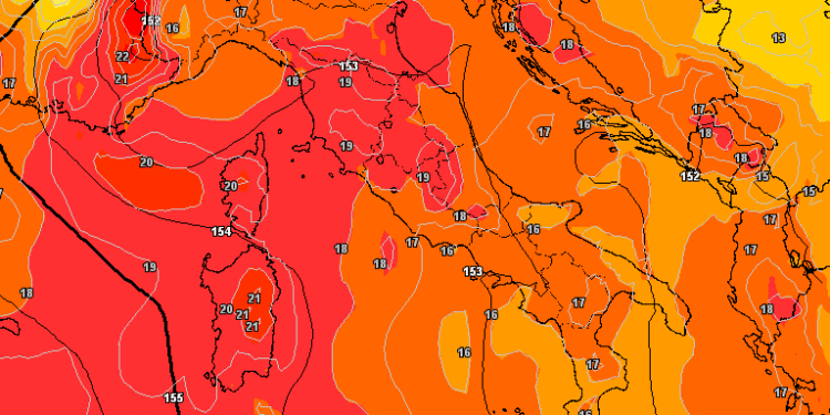 La situazione secondo GFS ad 850 hpa per le ore 14:00 di Martedì 27 giugno. Poco nuvoloso salvo qualche addensamento nel pomeriggio. Temperature in aumento.