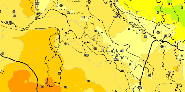 La situazione ad 850 hpa prevista da GFS per le ore 13:00 di Giovedì 31 ottobre. Condizioni di cielo poco nuvoloso e temperature miti, oltre le medie del periodo (+11°c ad 850 hpa)