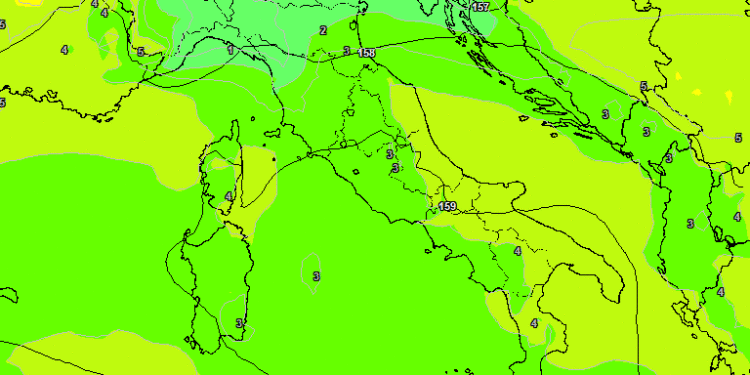 Ad 850 hpa ecco la situazione prevista per il giorno di Capodanno, alle ore 13:00. Sulla Marsica tempo stabile e soleggiato, non freddo nelle ore centrali della giornata