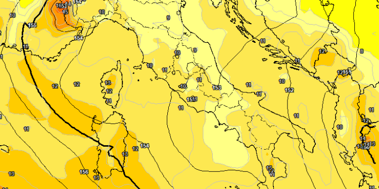 In figura la situazione secondo il modello americano GFS che mostra i valori del campo termico ad 850 hpa per le ore 14:00 di Martedì. Petanto temperature in ripresa specie nei valori massimi e cielo tra poco nuvoloso e variabile con qualche fenomeno tra le aree del carseolano e la Marsica occidentale nel pomeriggio.