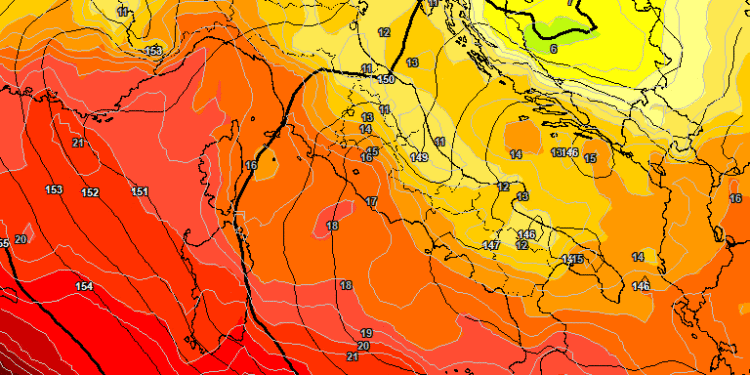 Al momento il modello americano GFS vede questa situazione ad 850 hpa, con le temperature in sensibile diminuzione, mentre ci saranno anche dei possibili temporali in atto