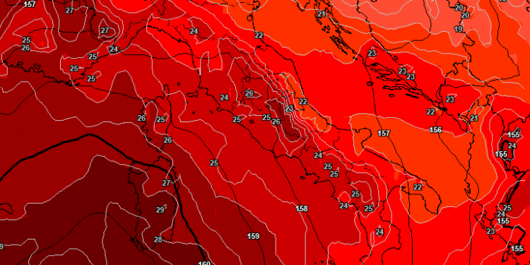 Ecco la situazione ad 850 hpa che vede il modello americano GFS, per le ore 17:00 di Mercoledì 15 Luglio. Sul comparto marsicano è posizionata una +26°c ad 850 hpa. Molto caldo.