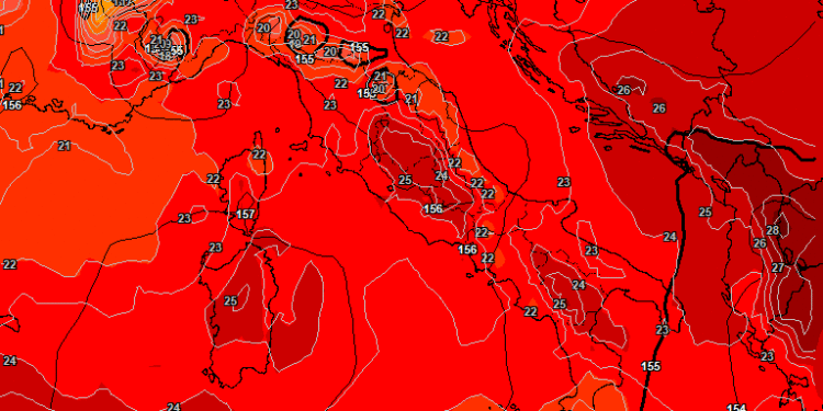 Ecco la situazione del campo termico ad 850 hpa vista da GFS alle ore 17:00 di Martedì. Temperature elevate ancora sulla Marsica con dei valori massimi attorno ai +35/+36°c nel Fucino